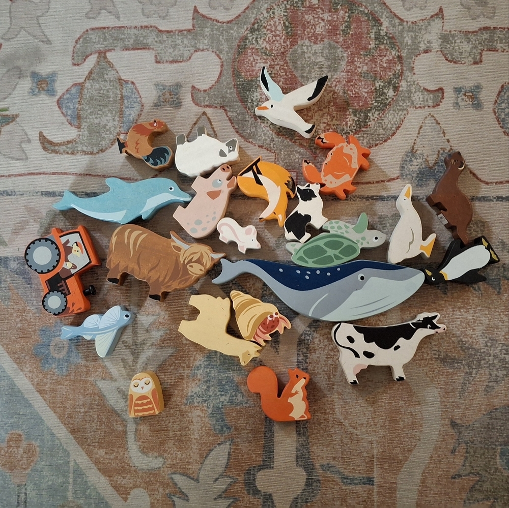 Tenderleaf Wooden Animal Figurines Set